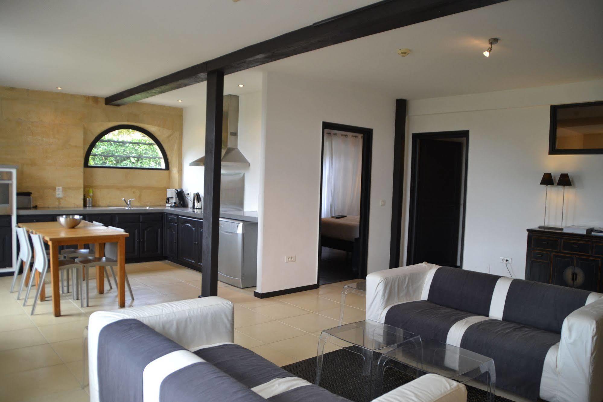 Chateau Les Merles Et Ses Villas Mouleydier Εξωτερικό φωτογραφία